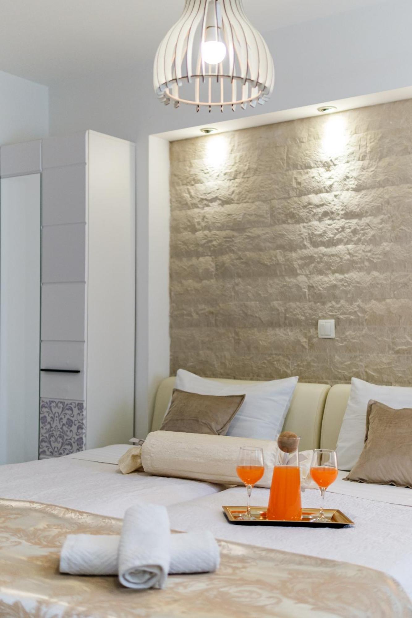 Central Split Rooms And Apartments Paese Ngoại thất bức ảnh