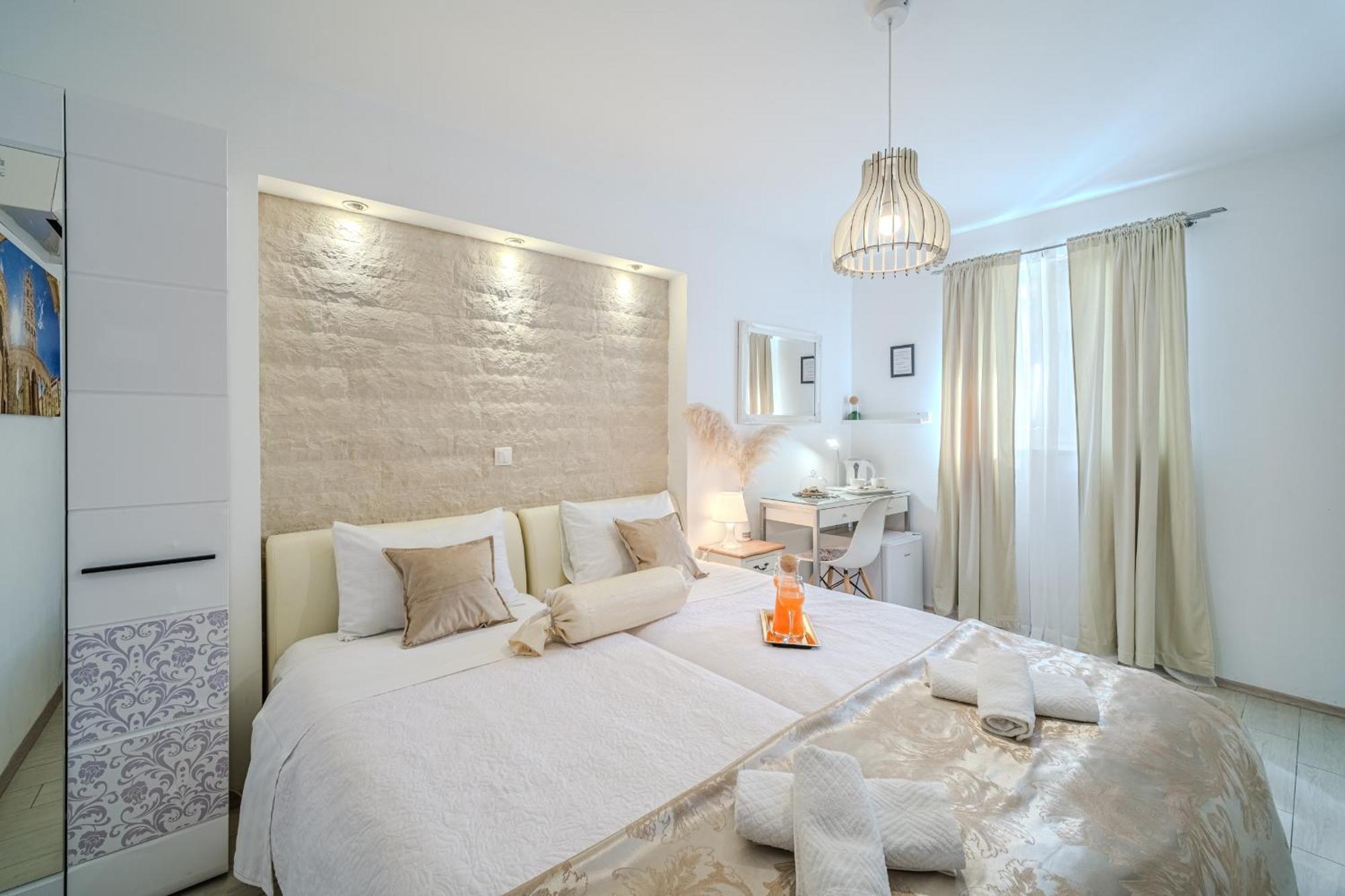 Central Split Rooms And Apartments Paese Ngoại thất bức ảnh