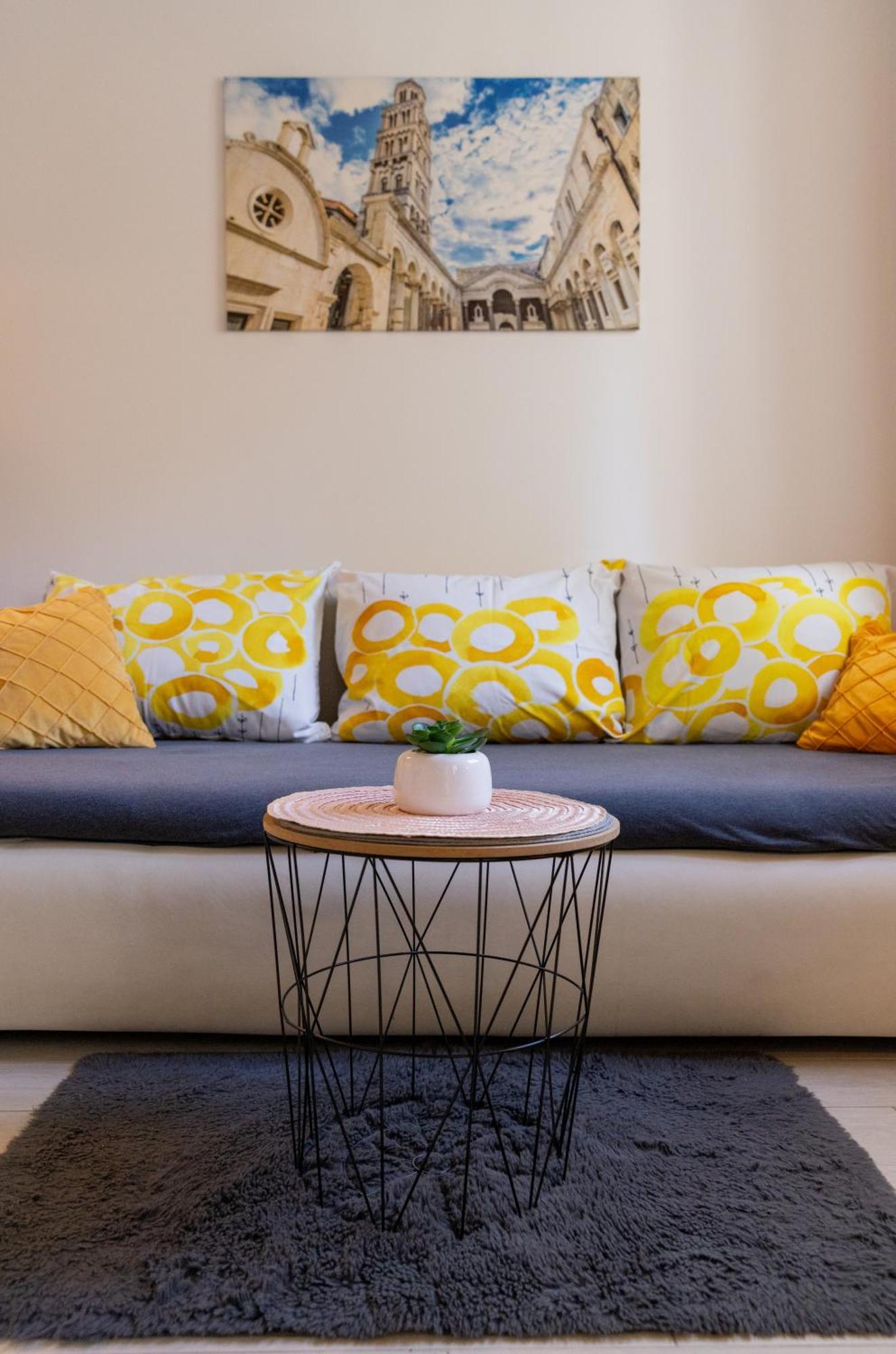 Central Split Rooms And Apartments Paese Ngoại thất bức ảnh