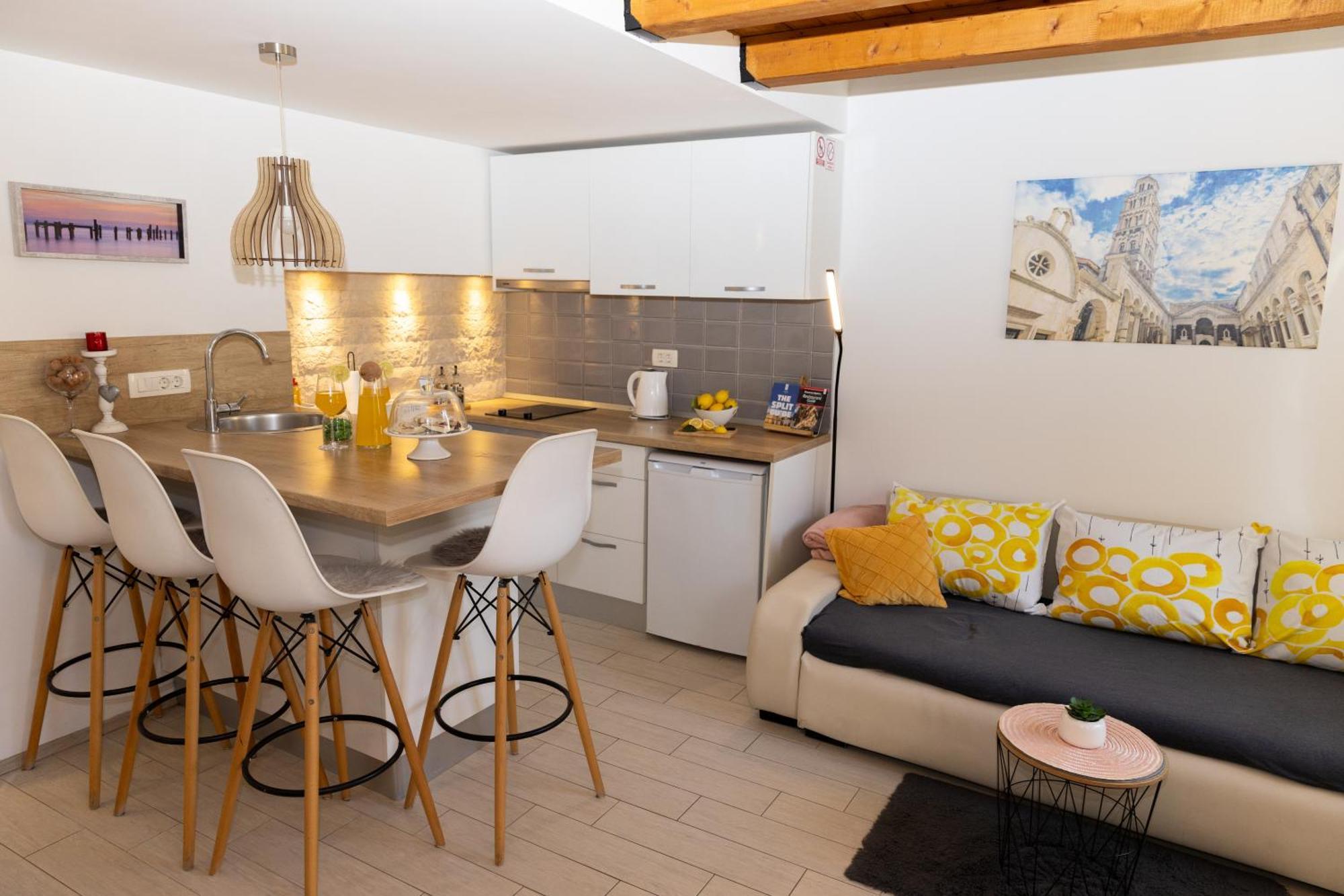 Central Split Rooms And Apartments Paese Ngoại thất bức ảnh