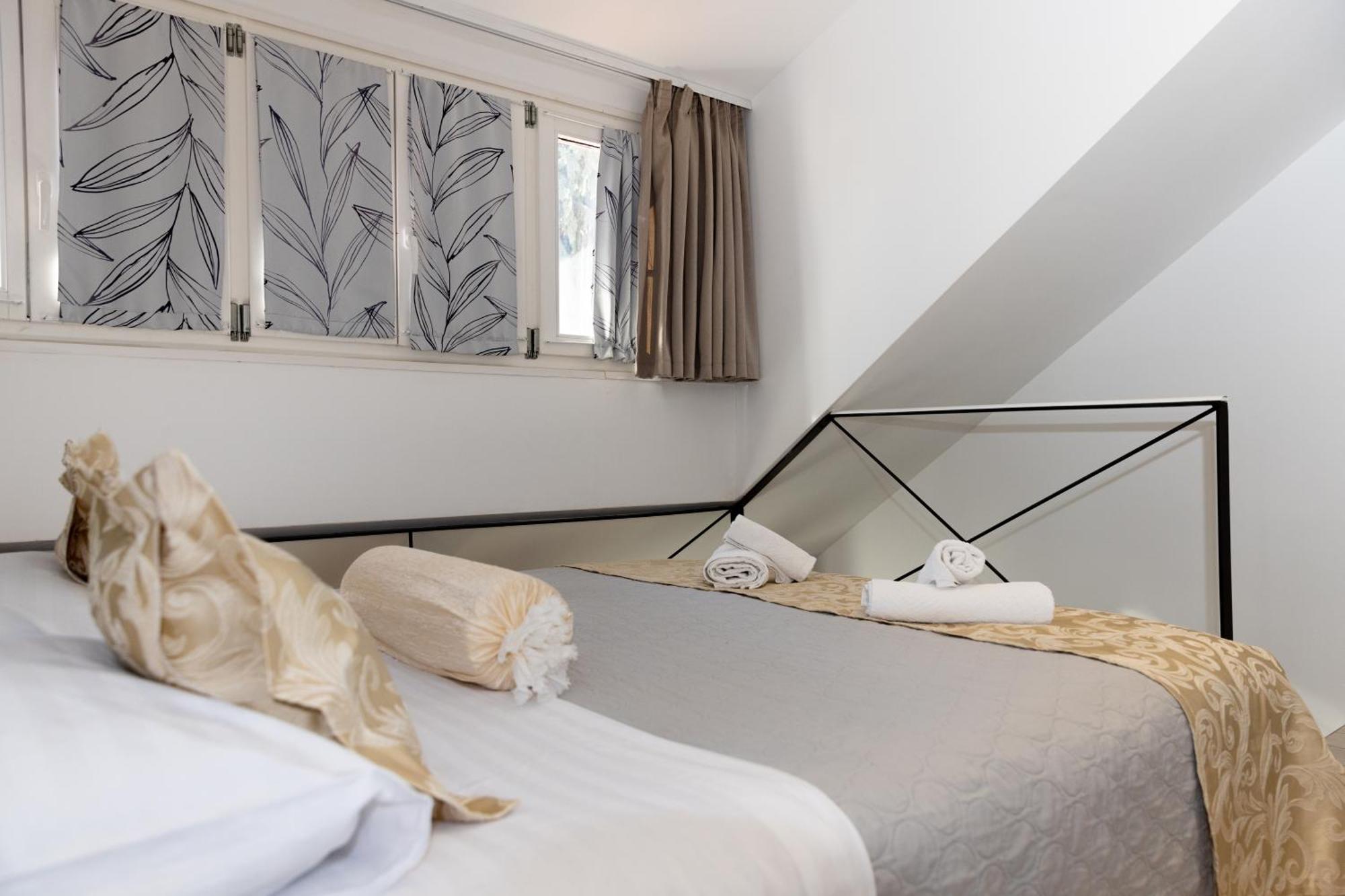 Central Split Rooms And Apartments Paese Ngoại thất bức ảnh