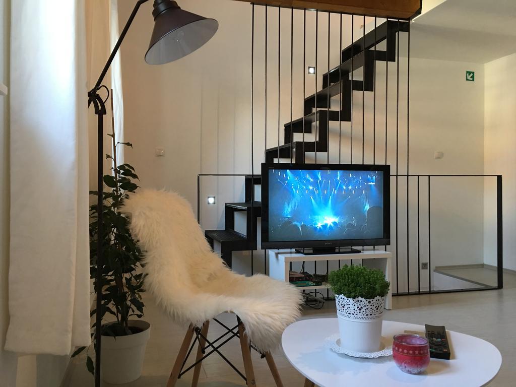 Central Split Rooms And Apartments Paese Ngoại thất bức ảnh