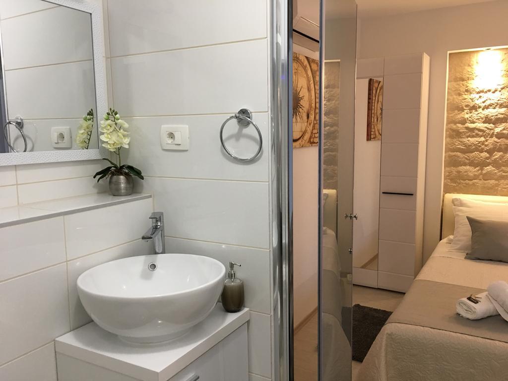 Central Split Rooms And Apartments Paese Ngoại thất bức ảnh